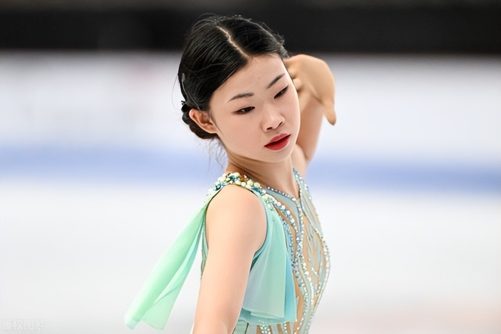 16岁中国花滑小将安香怡太争气，刷新最佳，为中国拿回世青赛2额_腾讯新闻