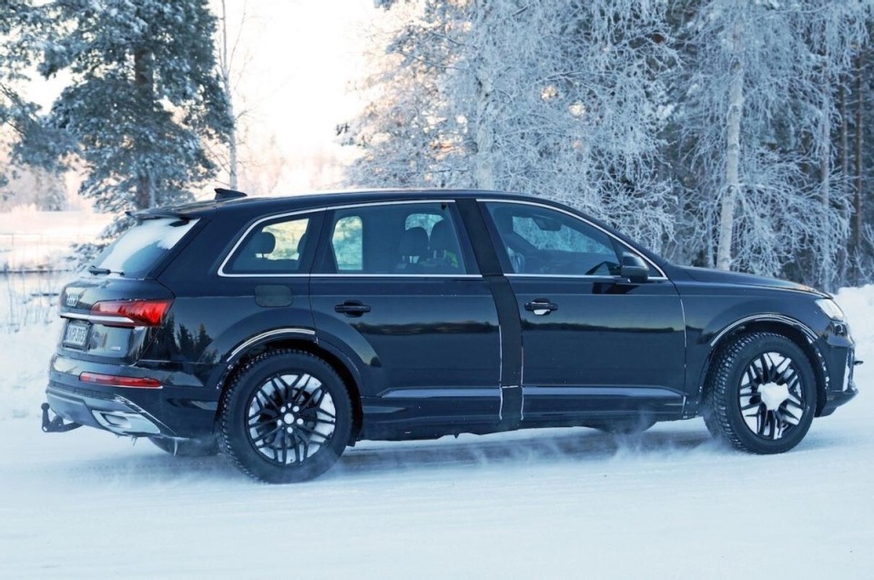 全新奥迪q9被曝光,分体大灯与鱼尾灯都来了,颜值,动力是亮点_腾讯新闻