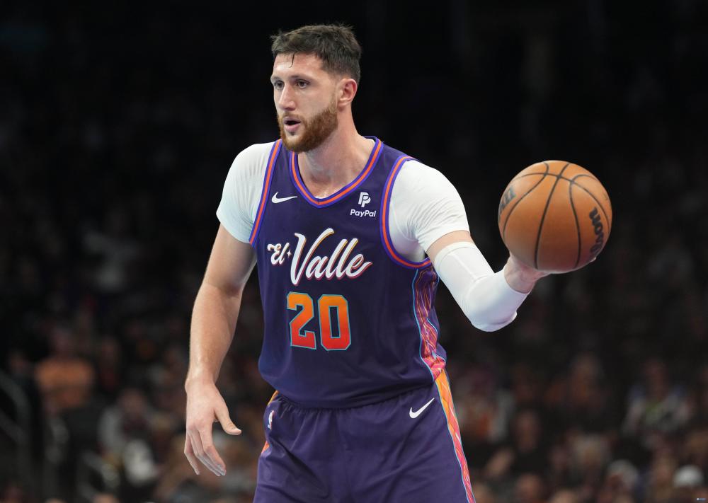 努尔基奇抢下15篮板送出9助攻另有5分 正负值 30最高