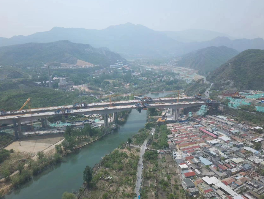 永定河上再添長虹109國道新線高速陳家莊特大橋合龍