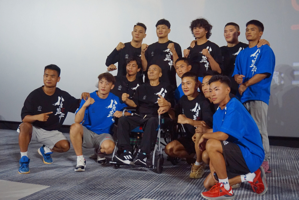 《八角笼中》成都路演,王宝强为原型人物恩波支付医药费_腾讯新闻