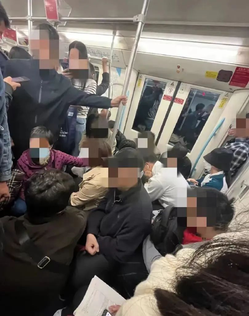 上海地铁早高峰,这种情况屡禁不止!反感?无奈?官方最新回应