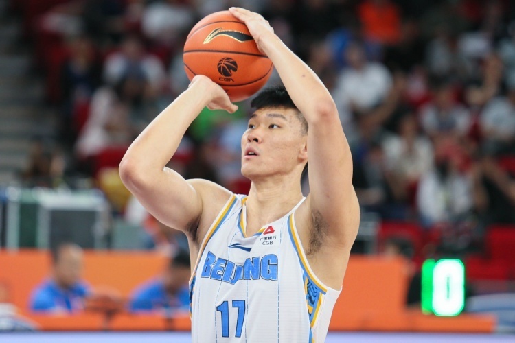 范子铭今天抱着学习和冲击对手的心态去打广东队我们有机会赢