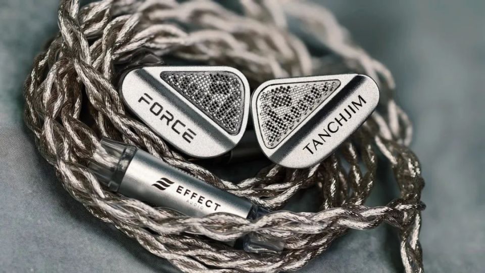 天使吉米TANCHJIM FORCE是一款颜值技术和听感都足够独特的双动圈耳塞