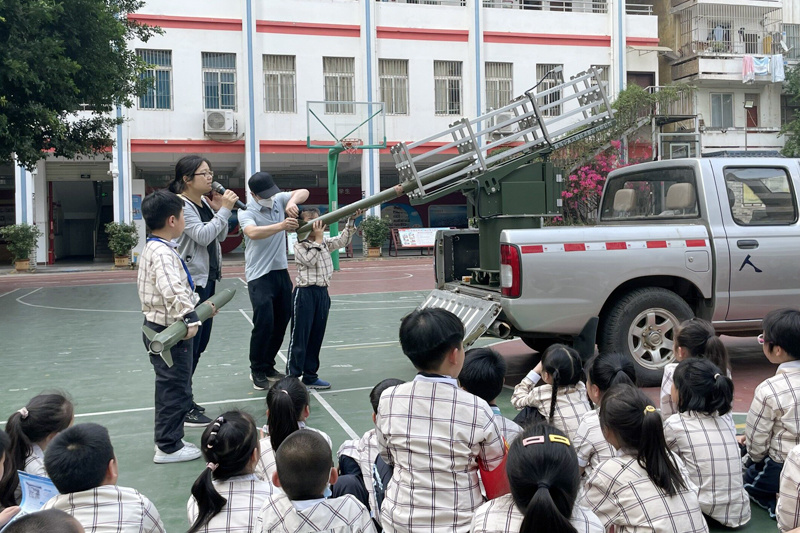 广西气象服务中心走进南宁市壮志路小学开展气象日科普活动