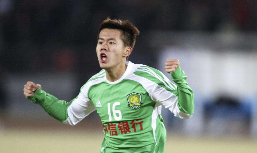 黄博文终说对不起国安球迷!许诺回归却投奔恒大:回工体被泼可乐