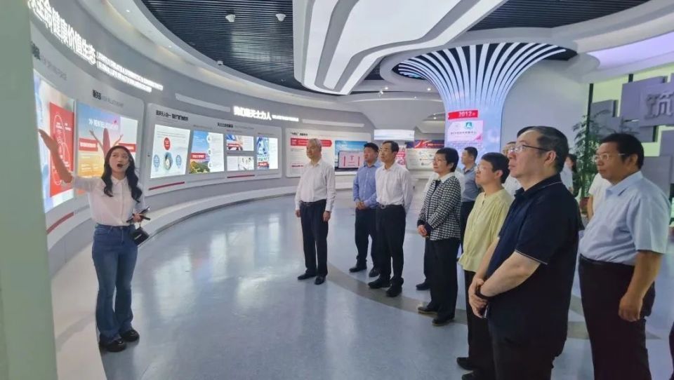 北京市政协专题调研组聚焦加强产业协作赴天津开展联合调研5月23日