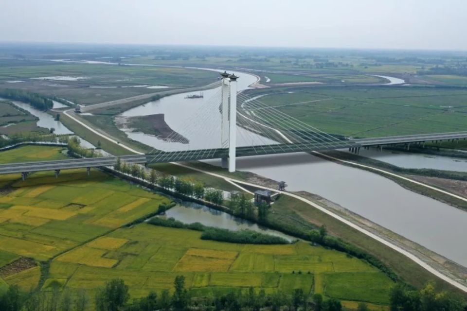 19千米的东淝河特大桥是合周高速寿县刘岗至保义段的控制性工程之一