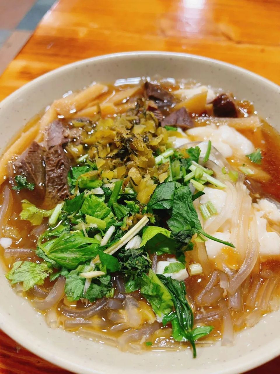 皮皮鱼家的小柯基这是只有在漳州才能吃到的豆花粉丝,店里全是本等怂