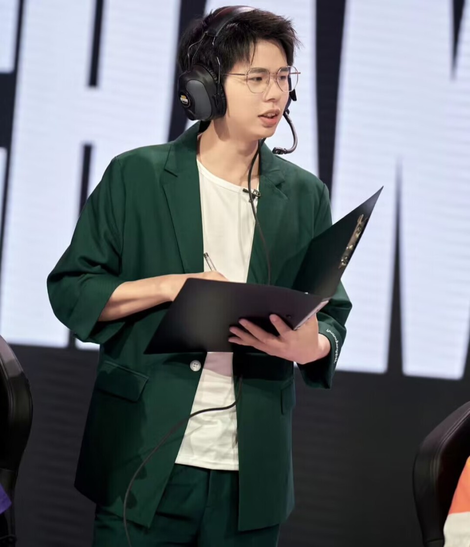 久酷发长文告别hero久哲读小作文落泪称星痕是他续约的