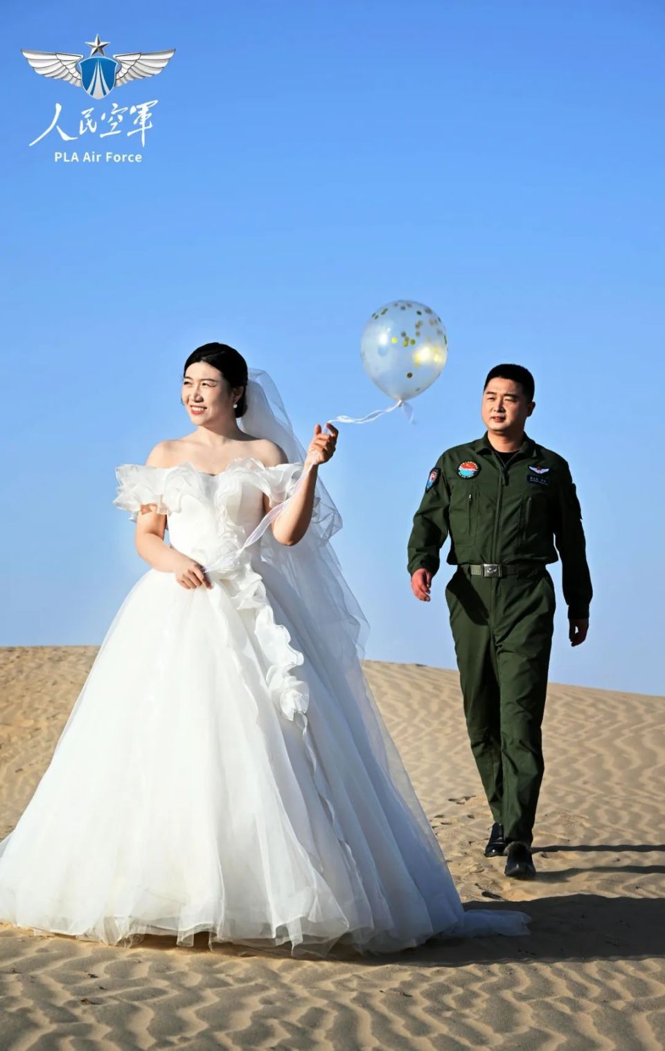 戈壁深处的婚纱照真美,爱情故事更美!