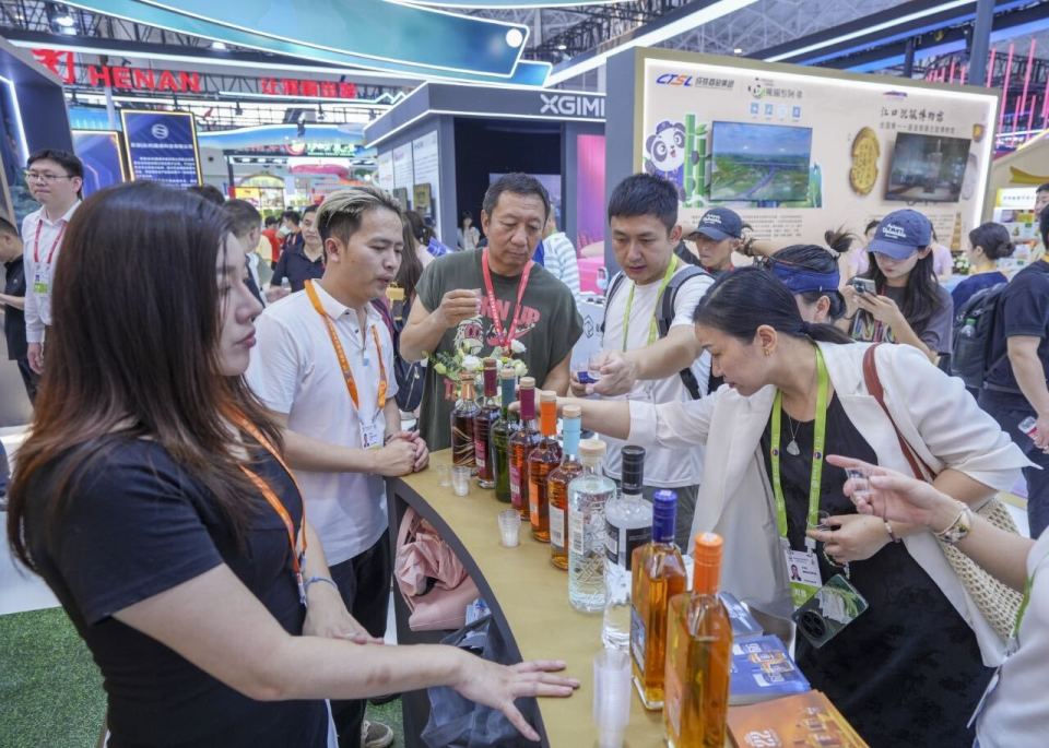 成都老肯医疗怎么样天府好物亮相消博会 蓉品出川出海拓市场_https://www.jmylbn.com_新闻资讯_第1张