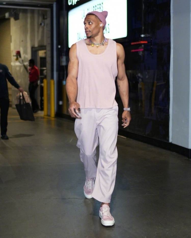 快船穿搭:哈登花哨上衣 威少清凉背心 乔治坎肩衬衫