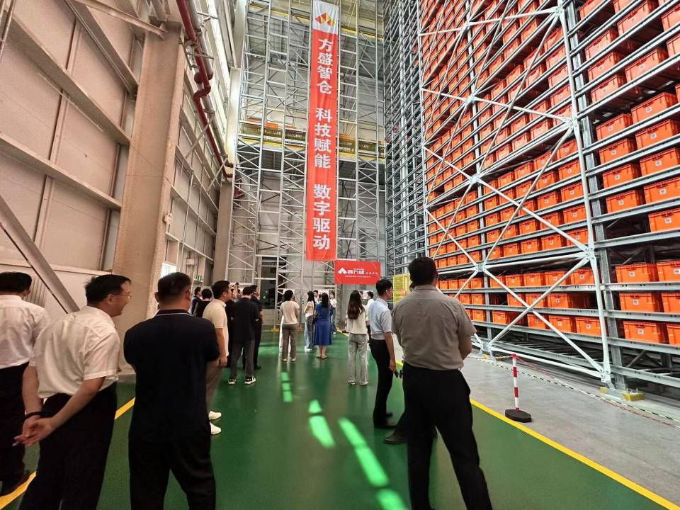 "擎天柱""幻影"……济南这家企业仓库内空无一人 货物自己"跑"起来