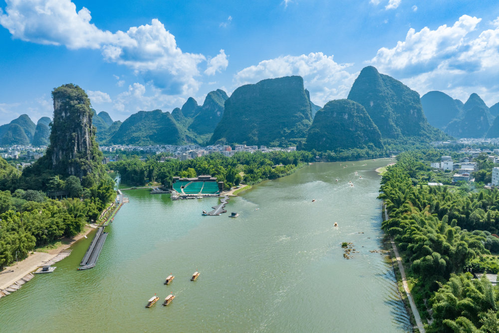 泛舟漓江 乐享清凉