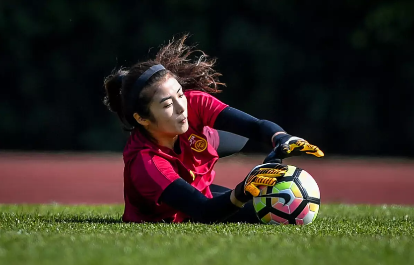 中国女足最美女神宣布退役,31岁没有男朋友,5月5日首次亮相综艺舞台