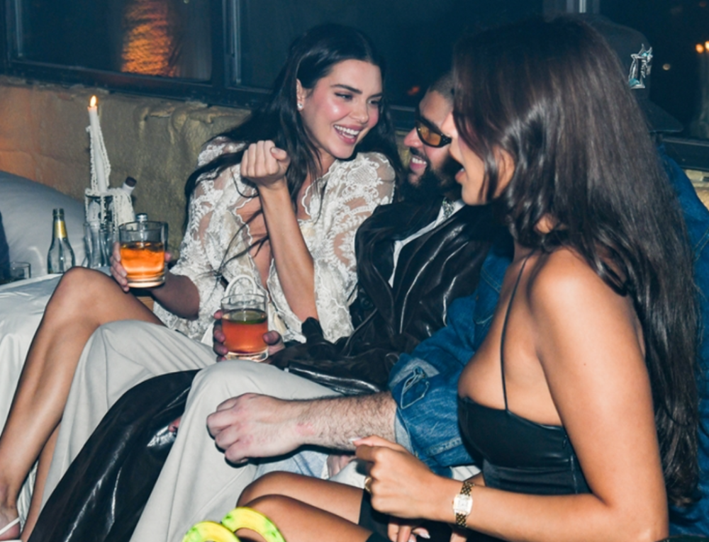 詹娜与前男友bad bunny又混到了一起!