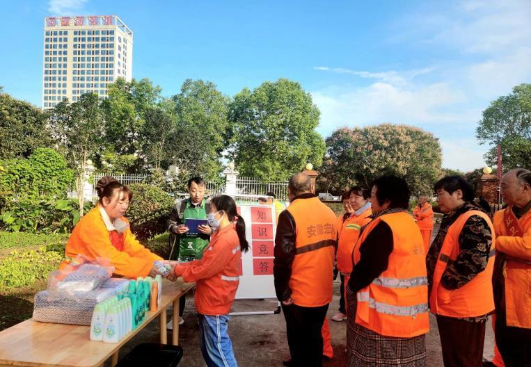 阜阳市颍泉区：“爱在工会驿站·情系环卫工人”温暖启幕