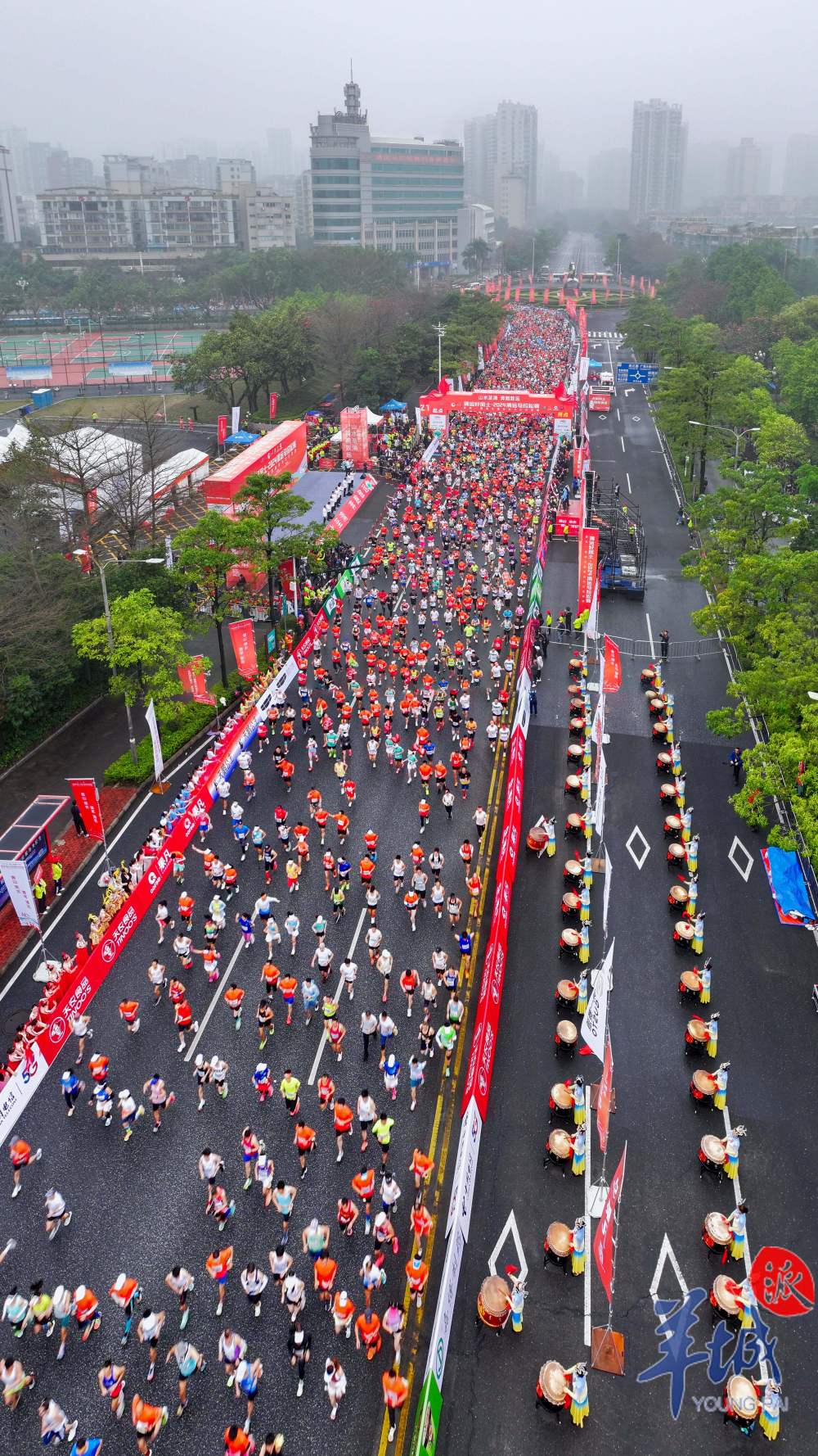 视频 图集|2024清远马拉松赛鸣枪起跑