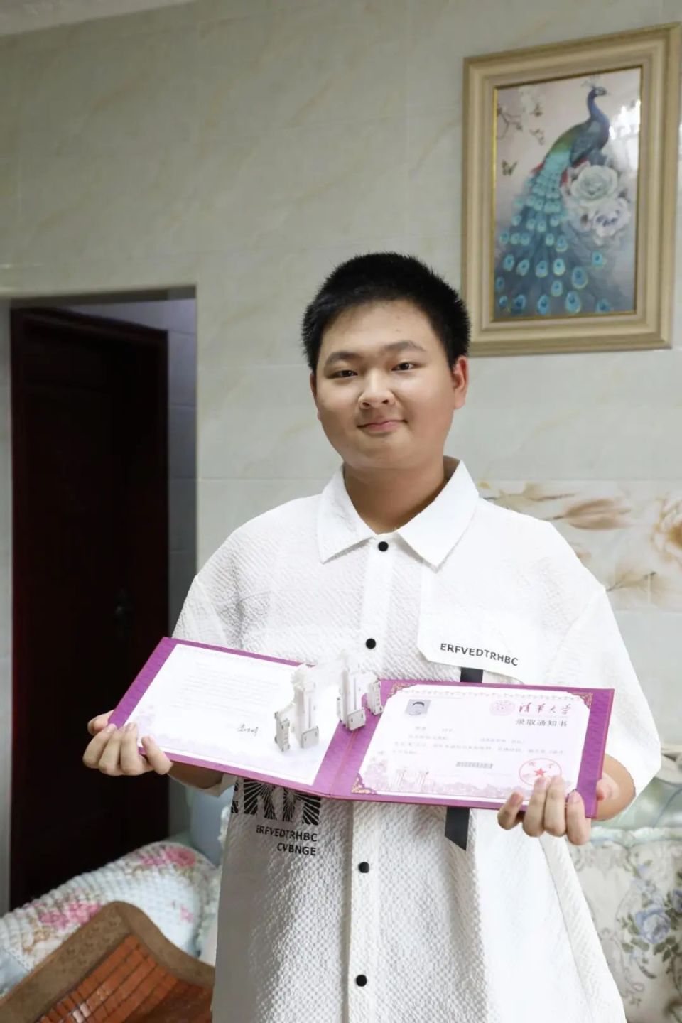 清华大学录取通知书收到期待已久的家住樟木头的陈卓东莞又一学子收到