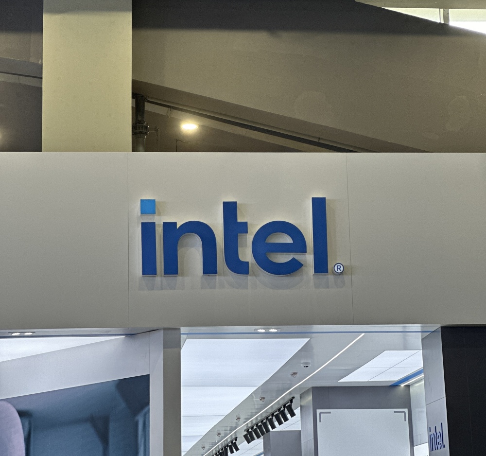 芯片行业要变天，风雨飘摇的英特尔或被高通收购-腾讯新闻