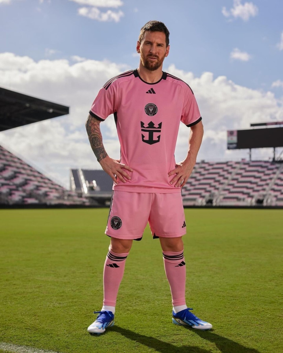 梅西社媒晒出全新战靴穿上新球鞋开启新赛季