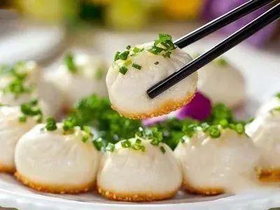 生煎包要出锅热吃,面软,底酥,汁香,馅鲜,咬上