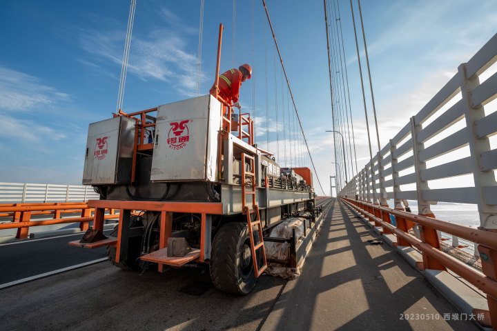 缩短40％！舟山西堠门大桥桥面铺装修正提前竣工