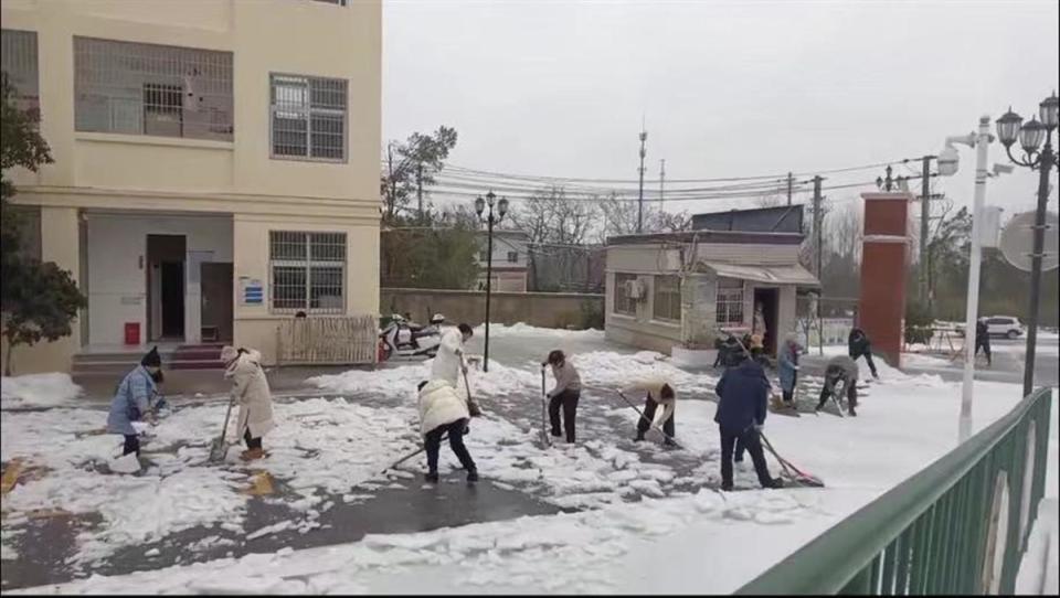武汉新洲阳逻多方联动扫出"平安路"_腾讯新闻