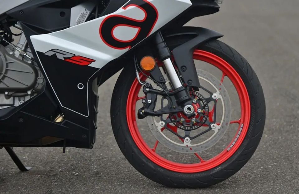 阿普利亚rs457登陆台湾市场售价持平ninja400