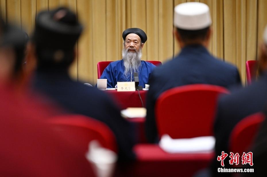 全国政协十四届三次会议宗教界小组会议举行_腾讯新闻