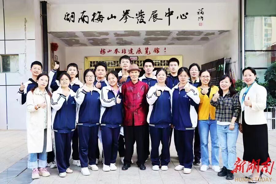 娄底六中组织学生参观学习梅山武术文化