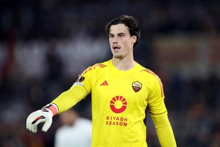 斯基拉:罗马正在和主力门将斯维拉尔谈判续约至2029年