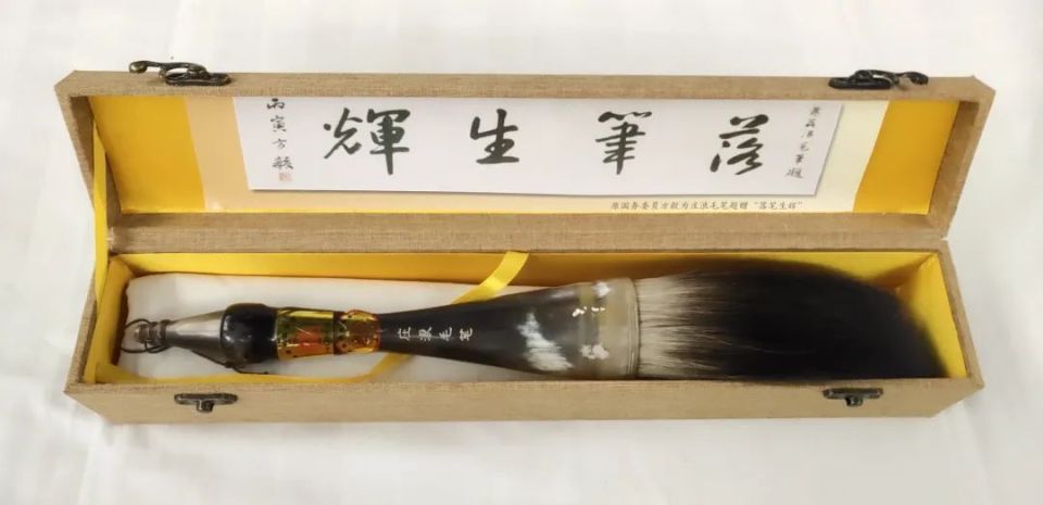 庄浪制笔的兽毛常用有山羊毛,山兔毛,黄鼠狼尾和狐狸毛等.