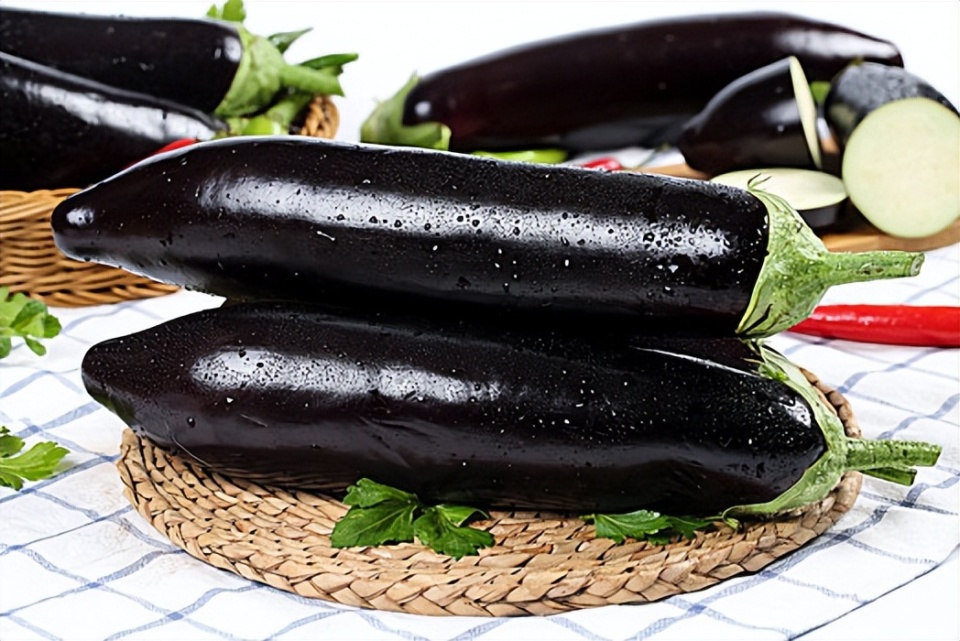 夏天多吃茄子有好处,不炒不炸,那要怎么吃?