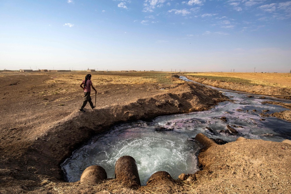 外代一线叙利亚被污染的河流