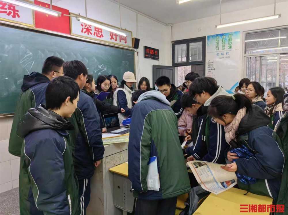 大学生回访高中母校,这"湘"有礼!_腾讯新闻