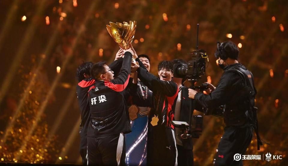 才夺冠就被咒骂?成都ag超玩会发声:希望大家尊重我们的努力与付出