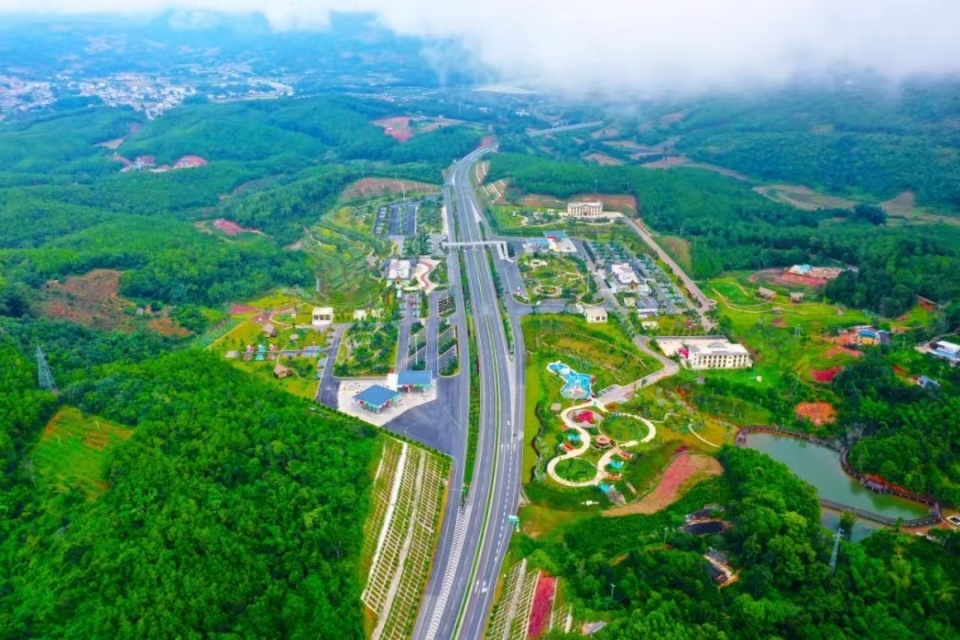 普洱市思茅区全力推进"四好农村路"建设 完善路网助力乡村振兴