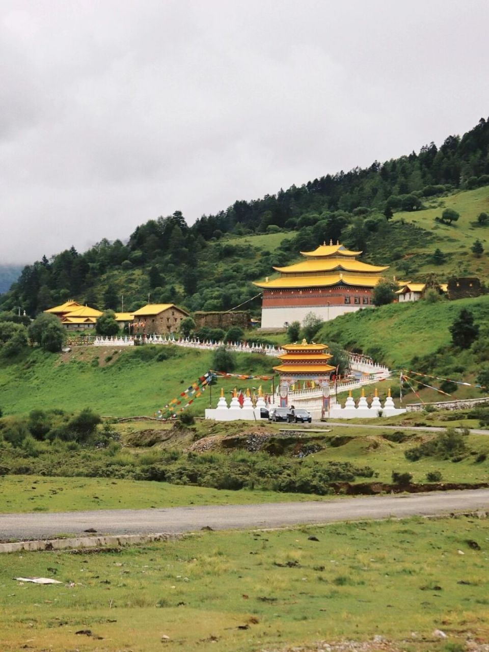 其中洛克在木里居留时间最长,这里被他为"上帝浏览的花园".