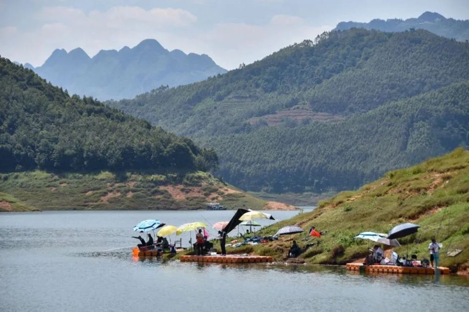 2023万峰湖野钓大奖赛各项山地旅游赛事的举办,带动景区景点客流量