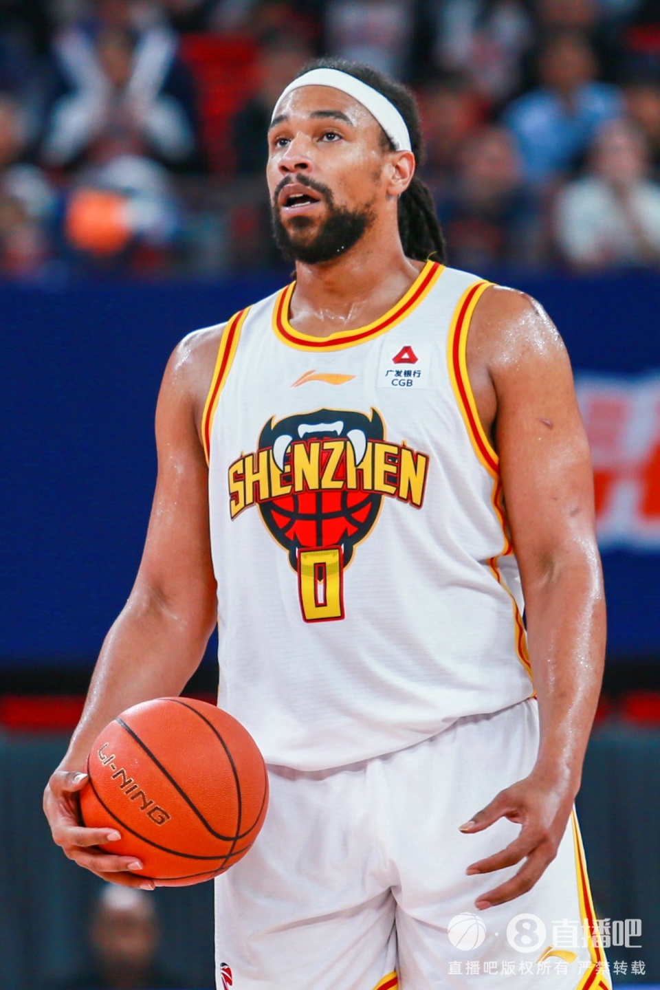 无奈空砍萨林杰26中13得到37分22板7助2断2帽