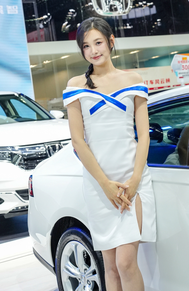 美女云集长沙的这个车展你不爱吗