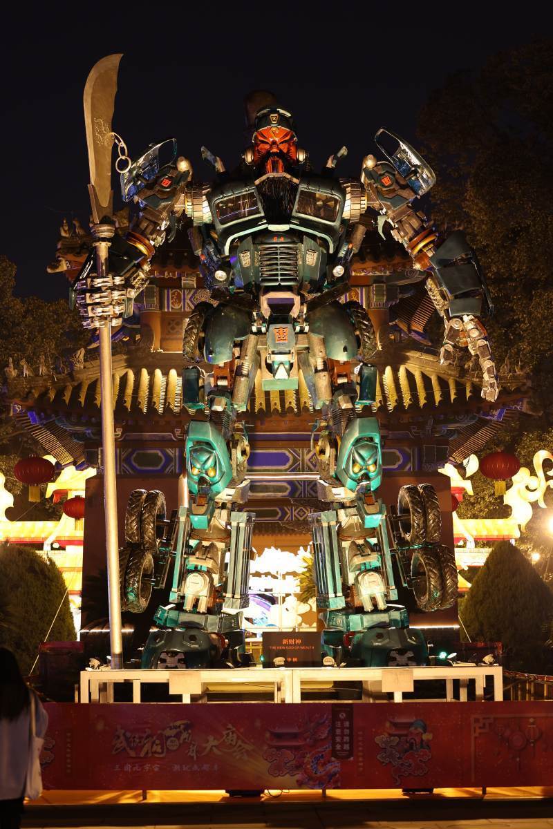 新春走基层 | 武侯祠成都大庙会试灯 科技与文化交融 点亮蓉城夜空