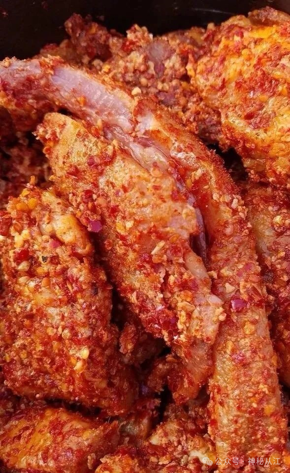 腌肉也就成为侗族人的绝活,腌鱼,腌肉也就成为侗民招待亲朋好友的美食