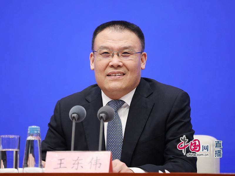 王东伟表示,去年全国一般公共预算收入突破21万亿元,全国31个省份财政