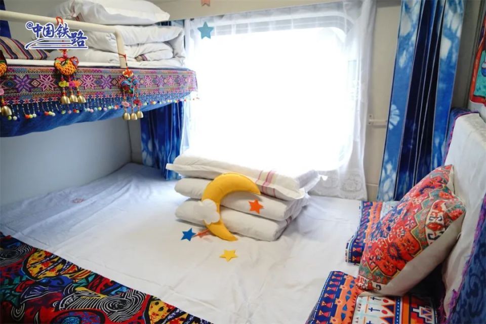 卧铺大床房!y字头双层列车来啦!