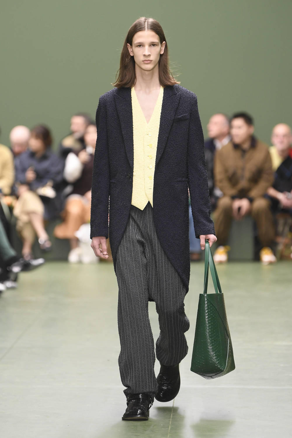 巴黎时装周——罗意威品牌时装秀_腾讯新闻