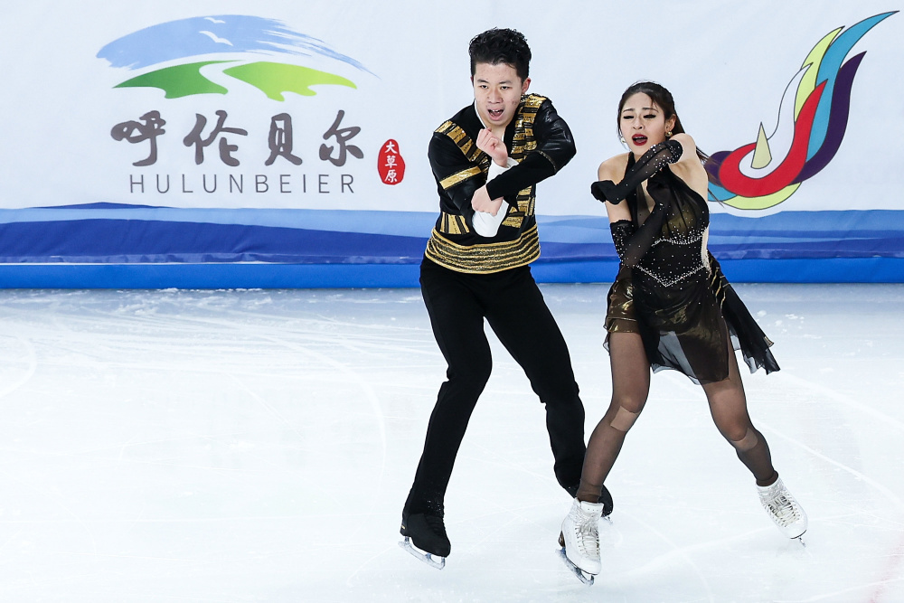 花样滑冰公开组团体赛冰舞韵律舞赛况