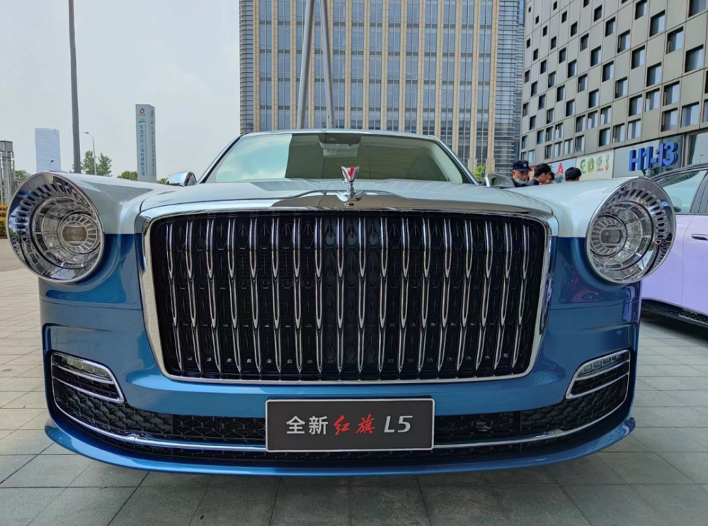 新一代"红旗l5"进店实拍!气场不输"幻影",正式启用v8t引擎_腾讯新闻